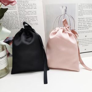 Sieradenzakken 10 stks Drawstring Geschenk zijden zakken Zwart roze cosmetisch aangepaste gepersonaliseerde logo bruiloftsfeest Candy Sack Gunst Bag