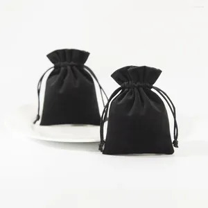 Sachets de bijoux 10pcs / lot Small Luxury Black Velvet Jewellry Packaging Gift 7x9cm 8x10cm Anneaux de crampon