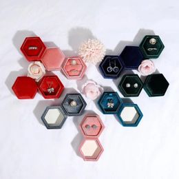 Sachets de bijoux 1pcs 4.9x4.3x4.5cm / 6,5x5,7x5,5 cm Boîte hexagonale rose / velours rouge Small Ring Pendant Bracelet Fashion Portable Gift
