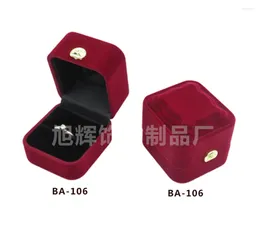 Pochettes à bijoux 50 pcs/lot grand rouge flocage anneau boucle d'oreille boîte 3D sculpture ondulé motif velours boîtes mallette de rangement en gros