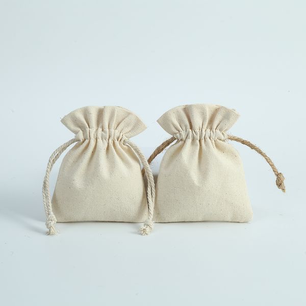 Pochettes à bijoux Sacs 50pcs Coton Toile de Jute Bijoux Sac Petit Nature Toile Sacs pour Collier Boucle D'oreille Anneau Pochette De Mariage Fête De Noël Bonbons Cadeau Sac 230728