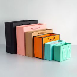 Bolsas de joyería Bolsas de embalaje de regalo blancas y negras con asas - Paquete de 50 bolsas de compras de diseñador en envoltura a granel Euro con asas para boutiques 230901
