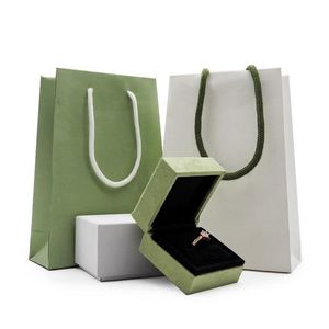 Sieradenzakjes Tassen Merk Eenvoudig Mooi Sieraden Armband Box Set Suede Groene Kleur Etui Klavertje Vier Ketting Verpakking Pape255O