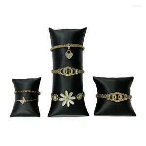Sachets de bijoux Black Pu Watch Display Oreiller Hand Stand Bracelet Decoration Accessoires
