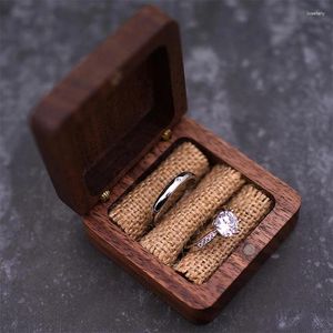 Pochettes à bijoux Boîte à bagues en bois massif de noyer noir organisateur de bijoux boucles d'oreilles créatives pendentif stockage boîtes magnétiques de fiançailles portables
