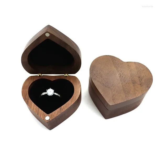 Bolsas de joyería Caja de anillo de compromiso de madera de nogal negro Caja de anillo de compromiso en forma de corazón sólido para propuesta Ceremonia de boda Regalo