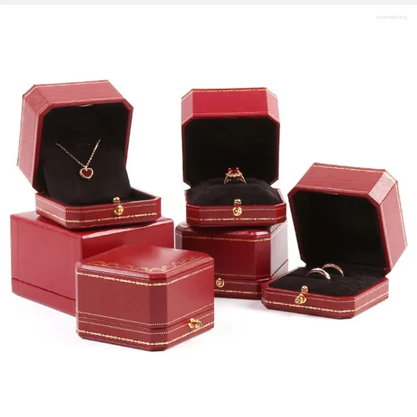 Bolsas de joyería Marca Europea Caja de almacenamiento de lujo Colgante de cuero Collar Organizador Anillo de compromiso Caja Pantalla de embalaje