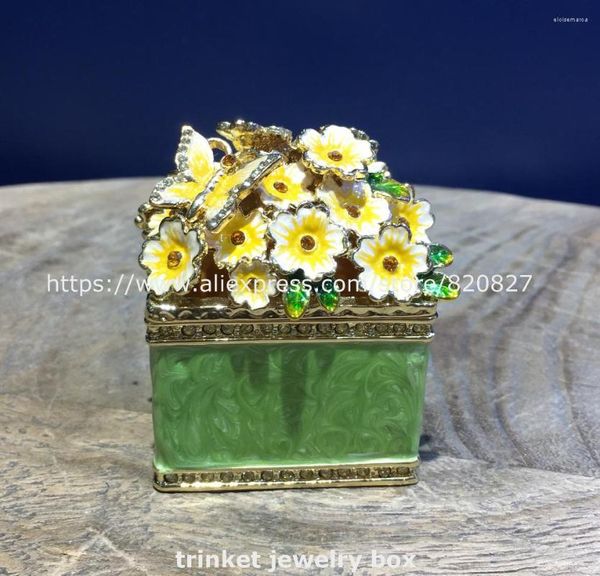 Pochettes à bijoux artisanat boîte carrée émaillée avec bibelot fleur fleur accentué cristaux tchèques couleur aléatoire