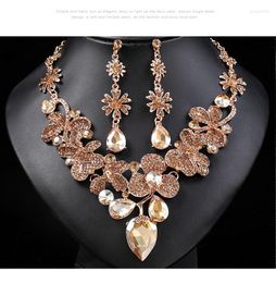 Pochettes à bijoux Collier rétro exagéré Boucles d'oreilles Deux pièces Robe de soirée pour femmes Accessoires de pierres précieuses