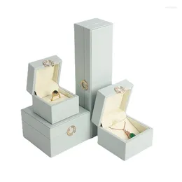 Pochettes à bijoux vert clair, boîte ronde porte-bonheur créative à boucle dorée, emballage de rangement en cuir PU pour bague et pendentif