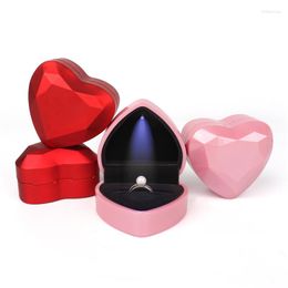 Pochettes à bijoux luxe en forme de coeur lumière LED bague de mariage/collier boîte cadeau haute qualité diamant visage doux en peluche
