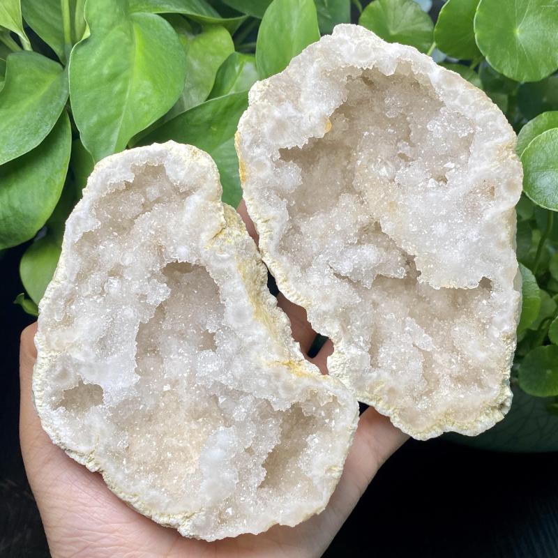 Jewelry Pouches Natural White Agate Cornucopia Original Stone Specimen Crystal Ornaments Large Degaussing Cave Home Office Decoration