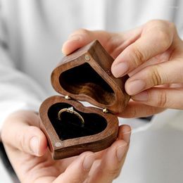 Pochettes à bijoux rustique en bois de noyer, boîte à bagues de fiançailles, cœur magnétique solide pour proposition de mariage, étui à pièces de monnaie