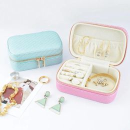 Boîte de rangement des pochettes de bijoux Organisateur de voyage portable avec un compartiment de protection à gratter en velours doux pour boucles d'oreilles