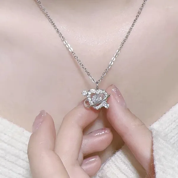 Pochettes à bijoux diamant Moissanite synthétique une flèche à travers le coeur collier Design féminin sens Flash amour chaîne de clavicule