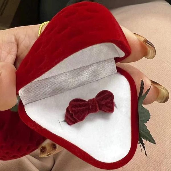 Bolsas de joyería Terciopelo Rojo Fresa Caja en forma de corazón Caja de anillo Pendientes Estuches de exhibición Cajas de regalo Organizador Compromiso