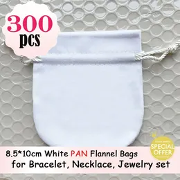 Sachets de bijoux en gros 300pcs Beaucoup de sac de flanelle de pochette cadeau blanc en velours blanc pour bracelet charmes collection HQD Organizer Affichage