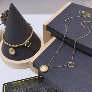 Sieraden sets armband ketting kralen ketting nooit vervagen 18k gouden vergulde luxe design merk brief roestvrijstalen choker hangers kettingen sieraden accessoires