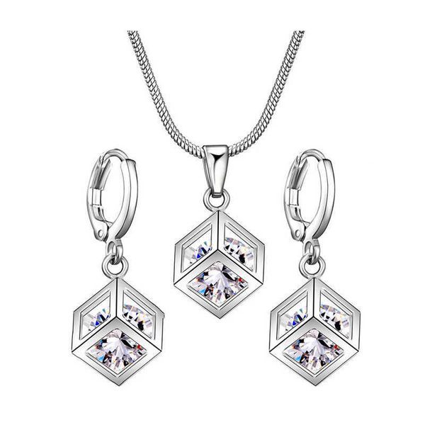 Ensembles de bijoux Colliers pour femmes en cristal Or plaqué argent deux pièces ensemble évidé petit collier de cube de zircon Boucles d'oreilles pour dame Mode diamant