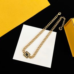 Schmuck Sets Designer Neckalce Für Herren Ohr Clip Armbänder Frauen Ohrstecker Luxus Gold Anhänger Armreif Kette Link Emaille Anzug Box Neue