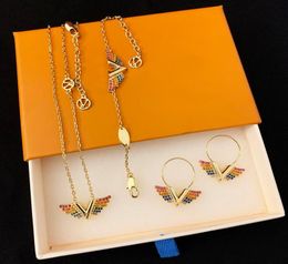 Jewelry Sets Lady Women Brass Multicolor Crystal Essential V California Dreaming Wings Vpilado de 18K Pulsera de collar de oro de 18 km Earr4496066