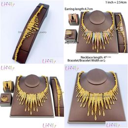 Ensembles de bijoux Liffly Fashion Dubai Gold Femmes élégantes Forme Grand Collier Bracelet de mariée africaine Boucles d'oreilles Bague 220810 Drop Livraison Dh7L3