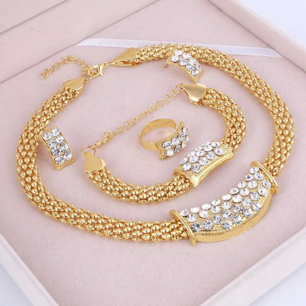 Conjuntos de joyas Pulsera de diseñador de lujo Precio increíble Boda de oro para mujeres Declaración colgante Cuentas africanas Collar de cristal Pendientes Anillos