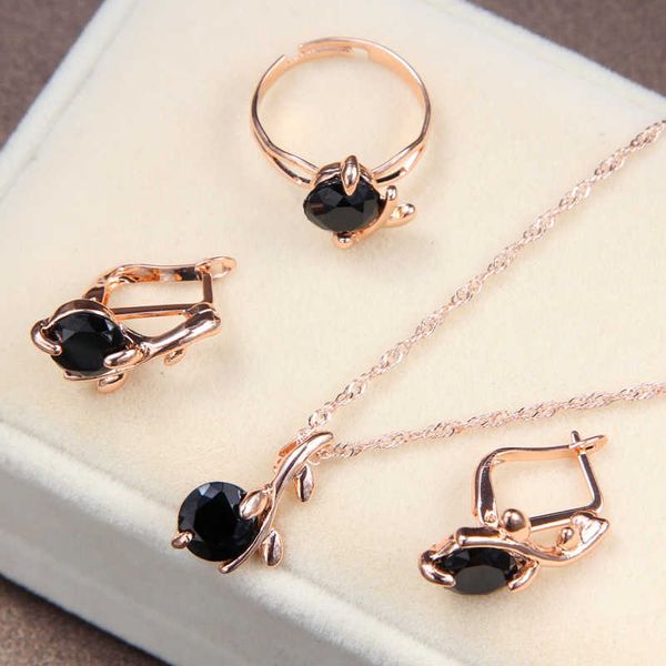 Conjuntos de joyas Diseñador de lujo Pulsera de alta calidad Cristal negro Collar de boda Pendiente Anillo 3 Set Color dorado Colgante Joyas Regalo al por mayor