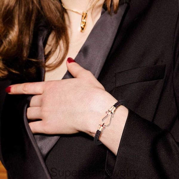 Bijoux Bracelet en acier inoxydable pour femmes.