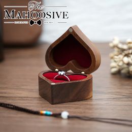Sieradenstandaard Box voor huwelijksceremonie Vintage Walnut Wood Box verlovingsring Opslagvoorstel Portable houder Rustieke bruiloft 230517