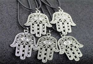 Bijoux Lots entiers 50pcs vintage Lucky Alloy Fatima Hand Hamsa Pendants Charmes Amulet Evil Eye Colliers pour hommes Femmes HJ2638595