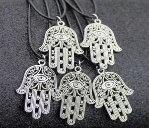 Bijoux Lots entiers 50pcs vintage Lucky Alloy Fatima Hand Hamsa Pendants Charms Amulet Evil Eye Colliers pour hommes Femmes HJ6051113