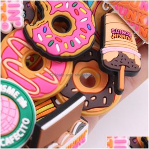 Sieraden Groothandel 100 van Pvc Food Donuts Coffee Biscuit Love Heart Cupcake Shoe Charms Man Woman Buckle Decorations for armband But To Dhsxo