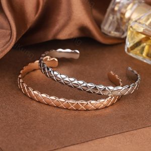 Bracelet OL de luxe léger pour femmes, bijoux de célébrité, même Style, petit vent parfumé, diamant à carreaux, ouvert, Source en direct