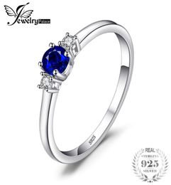 JewelryPalace Klassieke 05ct Ronde Gemaakt Saffier 3 Stenen Verlovingsbelofte Ring 925 Sterling Zilveren Mode Ringen Voor Vrouwen Y12383217