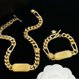 Créateur de bijoux pour femmes Vercaces Versages bijoux nouvelle industrie lourde méduse collier rides laiton Bracelet beauté tête boucles d'oreilles haute qualité Sailormoon