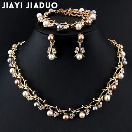 Jiayijiaduo Imitatie Parel Bruiloft Ketting Oorbel Sets Bruidssieraden voor Vrouwen Elegant Party Gift Mode Kostuum 240220