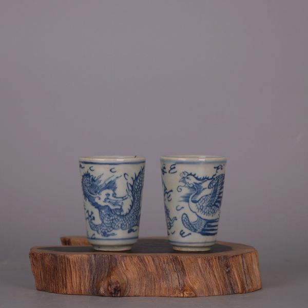 Collection folklorique en porcelaine antique de Jingdezhen (tasse paire de dragon bleu et blanc et phénix de la dynastie Ming)