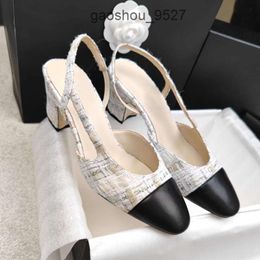JIQ6 channellies hoofd cclys Mode damesjurk goud hoogwaardige schoenen Luxe 6.5 Sandalen Designer dikke dameshakschoenen schoen lederen onderkant KVGS