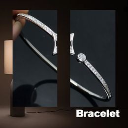 JNF-Je08Al010-29 Collier de perle classique Collier de luxe Boucles d'oreilles de mode bracelets broches Clips de cheveux
