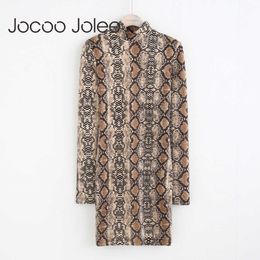 Jocoo Jolee Serpentine Print Crop Top et Dress Set Femmes Sexy Col Roulé Tops et Robe Costume Sexy Club Party Dress Hiver 210619