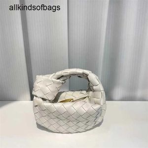 Jodie Handbags Bottegvenets Sacs 2024 Italie Jodie Handbag Springsummer Nouveau mini-cuille à vache tricotée Fashion polyvalente Concave Forme de grande capacité Handheld Womens5i