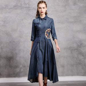 Johnature mujeres estilo chino bordado vestidos botón Denim Delgado Irregular mujer otoño ropa azul Vintage vestidos 210521