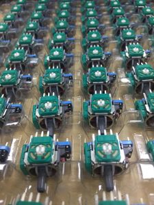 Joysticks 50pcs/Lot Alps Joystick 3D original para piezas de reparación del controlador PS4 Stick analógico 3D para Xbox One