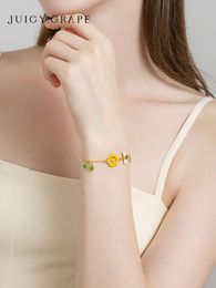 Juicy druivenmerk damesontwerper charmes armband zoete en elegante kleine bijen zachte armband nieuwe dames sieraden snap knoop armbanden hoge kwaliteit sieraden