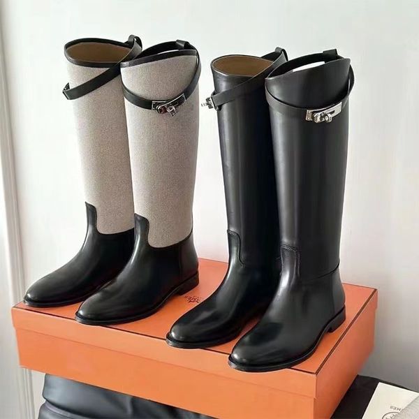 Saltar cuero Montar Botas hasta la rodilla Logo-lengüeta Punta redonda Tacones planos sin cordones Chelsea Knight Botines diseñador de lujo mujeres Zapatos de moda calzado de fábrica