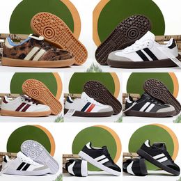 2024 Sambas Kids Chaussures Triple Pink Foam Panda Unc Low Strangelove Syracuse Laser Orange Varsity Chicago Strike Chlorophyl Grey Frog Holiday spécial