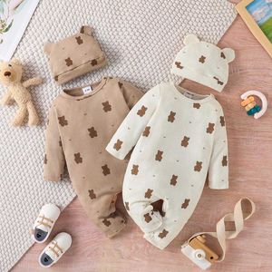 Jumpsuits 2 Baby Girls Allow Bear Print Jumpsuit met lange mouwen en muts met wafelpatroon G220606