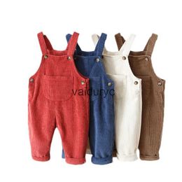 Jumpsuits lawadka 1-3t corduroy pasgeboren baby jumpsuit voor meisjes mode nieuwe lente herfst kinderbroek voor jongens solide pocket overalls 2021 H240508