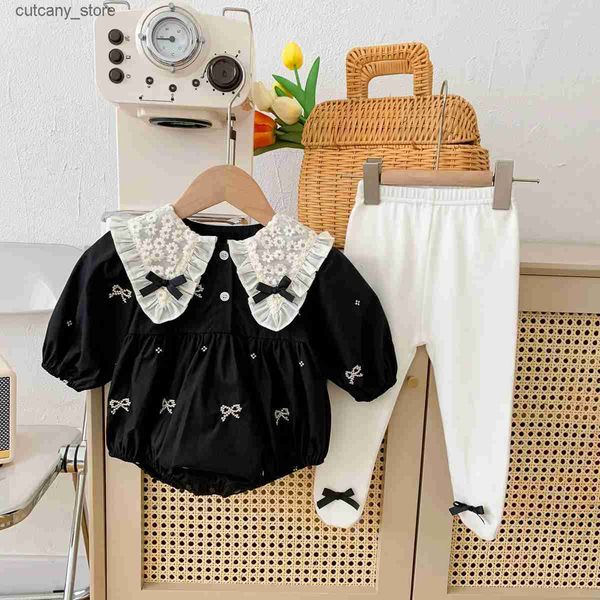 Monos primavera nuevo cuello de encaje mameluco para bebé infantil negro flor mono niñas mono de algodón ropa L240309